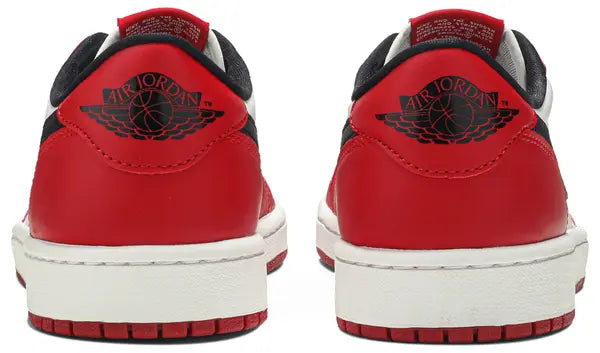 Air Jordan 1 Retro Low OG 'Chicago' 2025